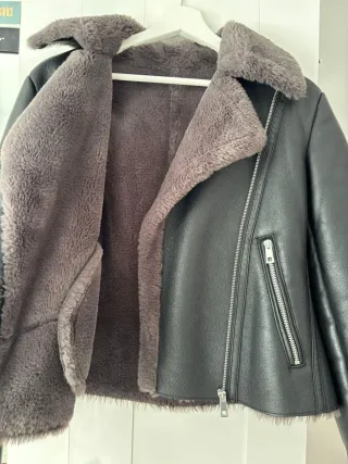 Chaqueta mujer estilo aviador de Mango con forro