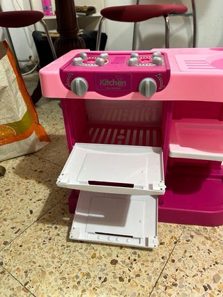 Cocina de juguete rosa