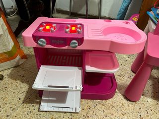 Cocina de juguete rosa