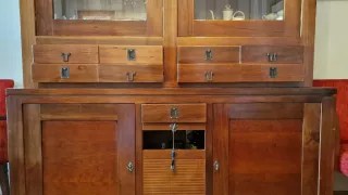 2 piezas. Mueble de comedor completo con vitrina.