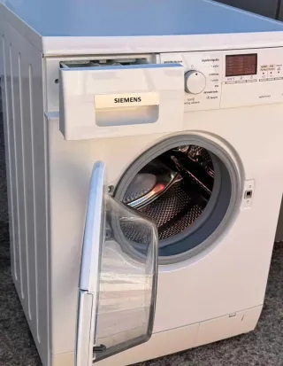 LAVADORA DE CARGA FRONTAL MARCA SIEMENS DE 7 KILOS