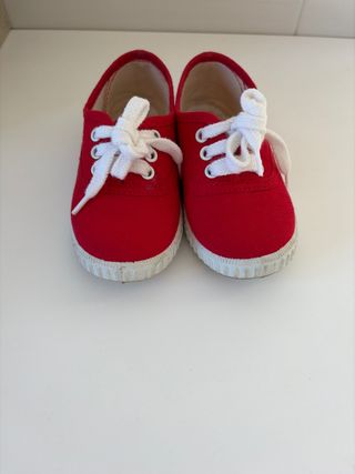 Zapatillas lona rojas cordones blancos n 24