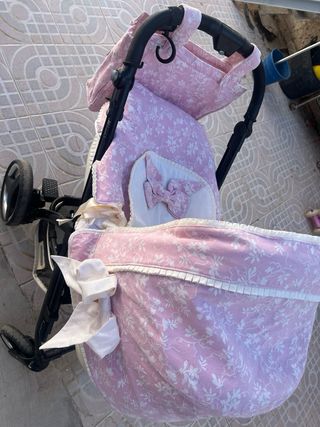 Carro de bebé rosa con capazo silla y portabebes