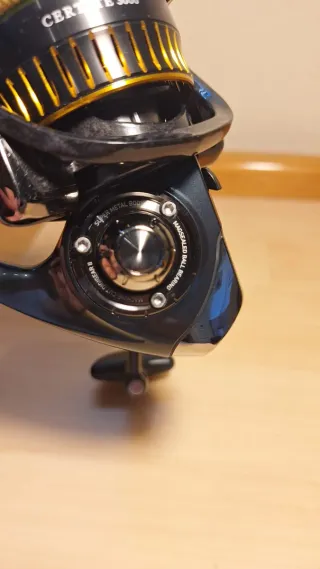 Carrete de pesca a spinning daiwa certate 300p 201