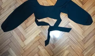 Blusa crop manga larga negra