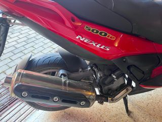 Gilera Nexus 500cc Maxi Scooter Roja 2004