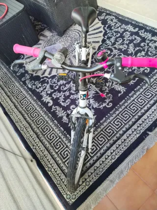 Bicicleta BTWIN blanca