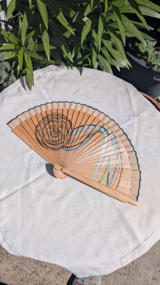 Abanico de bolsillo pintado a mano