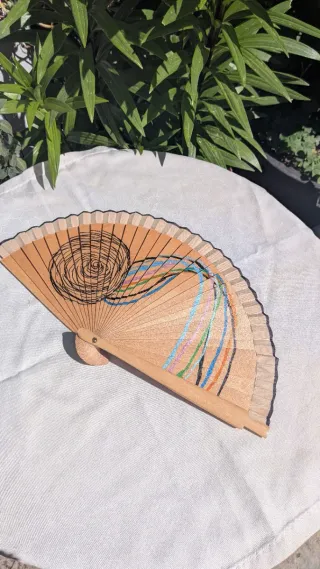 Abanico de bolsillo pintado a mano