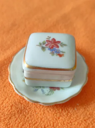 Cajita joyero porcelana flores dorada