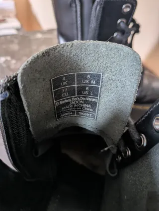 Botas Dr. Martens negras con plataforma