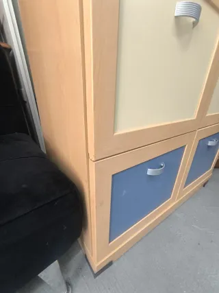Cajonera de madera y plástico