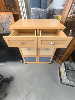 Cajonera de madera y plástico