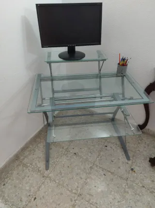 Mesa de ordenador cristal y metal
