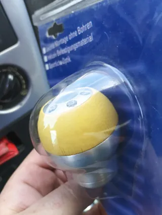 Pomo deportivo amarillo