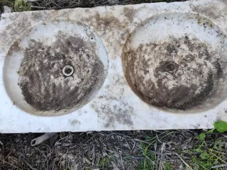 Lavabo antiguo de mármol