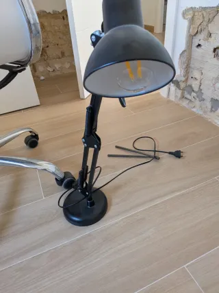 Lámpara de escritorio negra