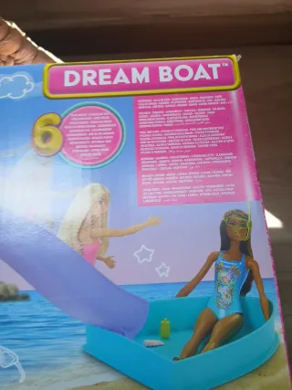 Barco Barbie con tobogán y figuras