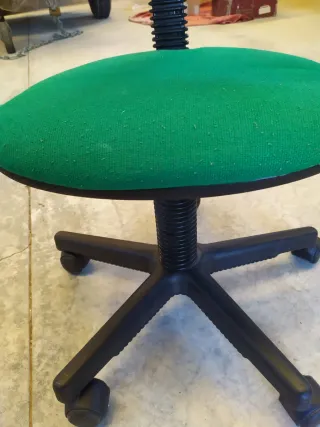 Silla de escritorio verde y negra