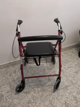 Tacata para mayores con asiento y cesta