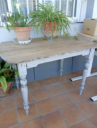 Mesa de aguja restaurada, nueva