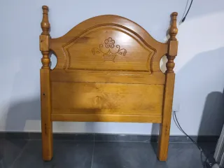 Cabecero de madera tallado
