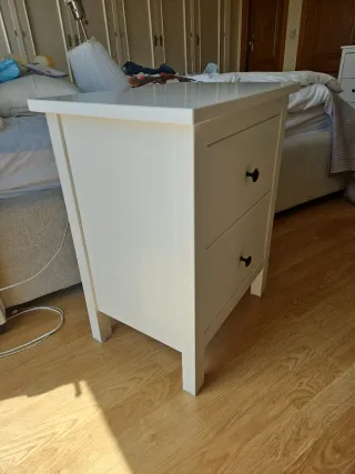 2 Mesas de noche blanca de madera 48€ cada una