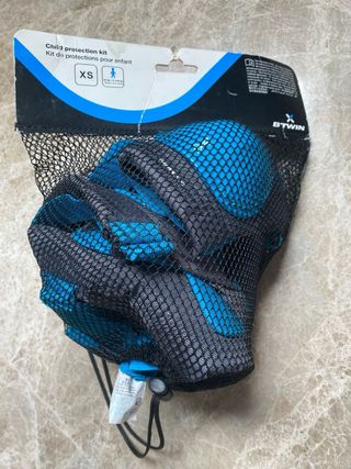 Casco y protecciones patinaje infantil