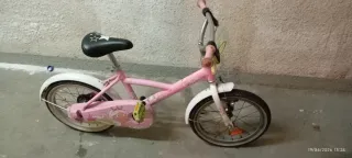 Bicicleta infantil rosa para aprender
