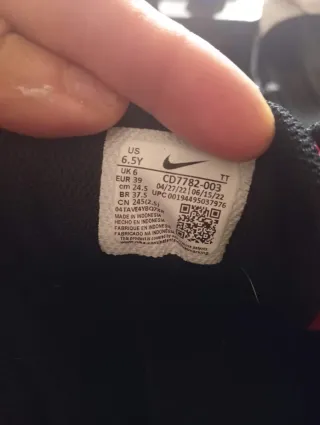 Zapatillas Nike Negras y Rojas