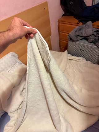 Manta/Colcha Fleece Blanca - Poco Uso
