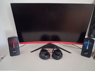 Monitor 80€  y Auriculares Negro/Rojo con todo 120