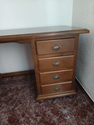 Mesa de estudio de madera
