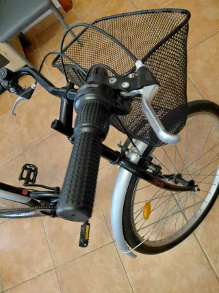 Bicicleta Paseo Fairway Negra/Rosa casco incluido