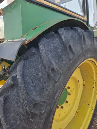 Tractor John Deere 717