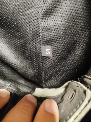 Traje de moto deportivo negro y azul