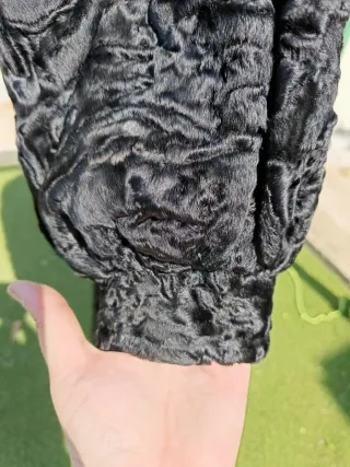 Abrigo J. Cortes de astracán negro