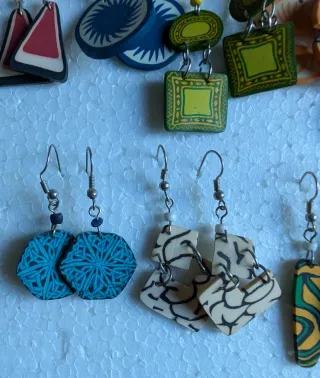 Pendientes arcilla polimérica