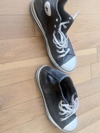 Converse negras talla 38.5 Piel Las vendo porque m