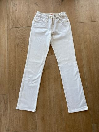 PANTALÓN TEJANO BLANCO CON BORDADOS “ JOCAVI”