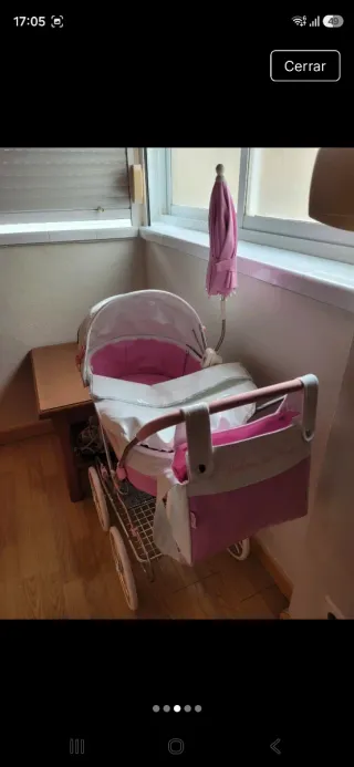 Carrito de muñecas rosa y blanco
