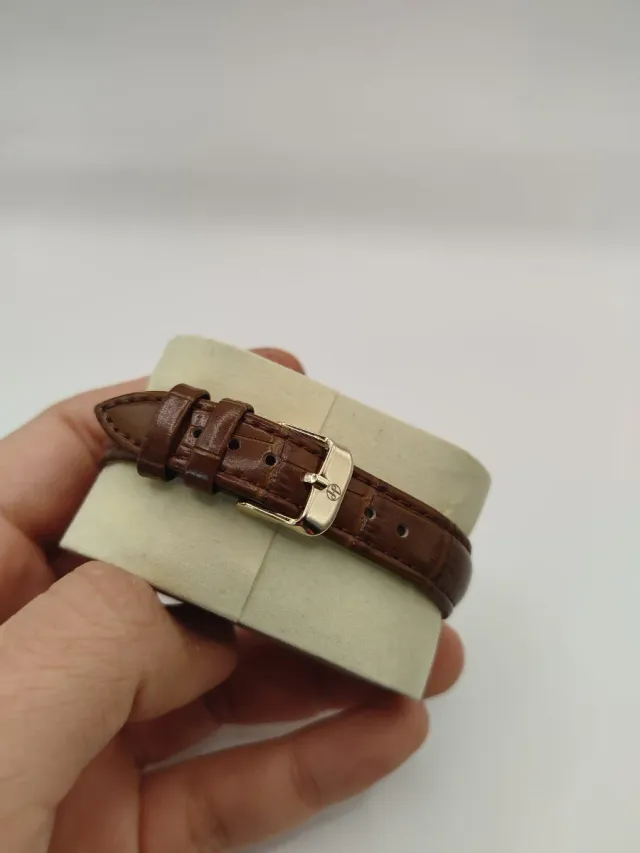 Reloj mujer clásico dorado 30mm con circonitas