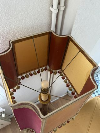 Lámpara de pie vintage clásica con pantalla decora