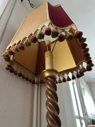 Lámpara de pie vintage clásica con pantalla decora
