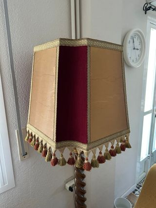 Lámpara de pie vintage clásica con pantalla decora