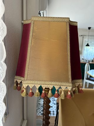 Lámpara de pie vintage clásica con pantalla decora