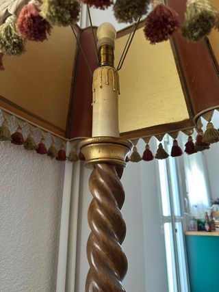 Lámpara de pie vintage clásica con pantalla decora