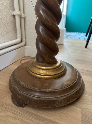 Lámpara de pie vintage clásica con pantalla decora