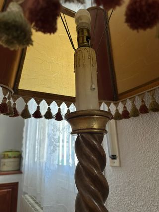 Lámpara de pie vintage clásica con pantalla decora