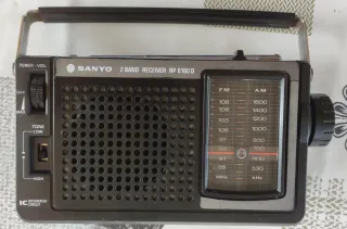 Radio Sanyo RP 6160 D 2 Bandas de Segunda mano por 20 EUR en Vigo
